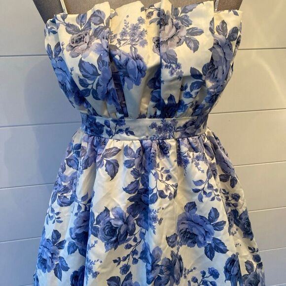 BOUTIQUE Short Floral CocktailDress Blue/White Size Small - Picture 3 of 10